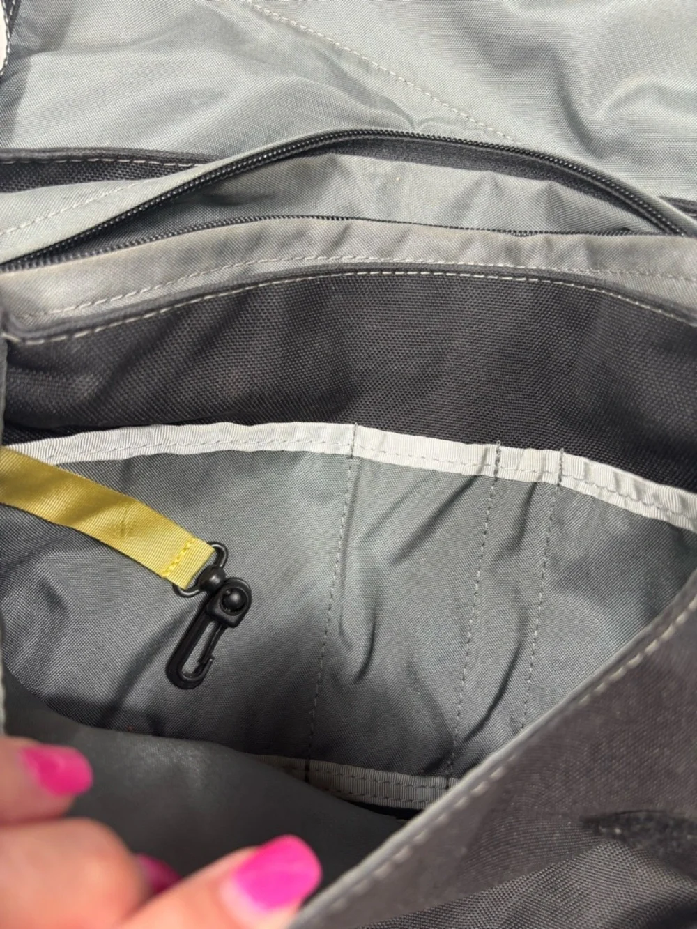 REI Messenger Laptop Bag Gray Black Crossbody Shoulder Travel Organizer EUC